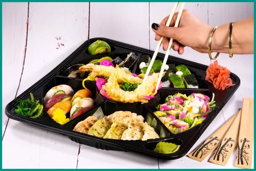 Taca cateringowa / Opakowanie na sushi 5-komorowe / Party tray 379x379x44+60 mm (SR11) komplet
