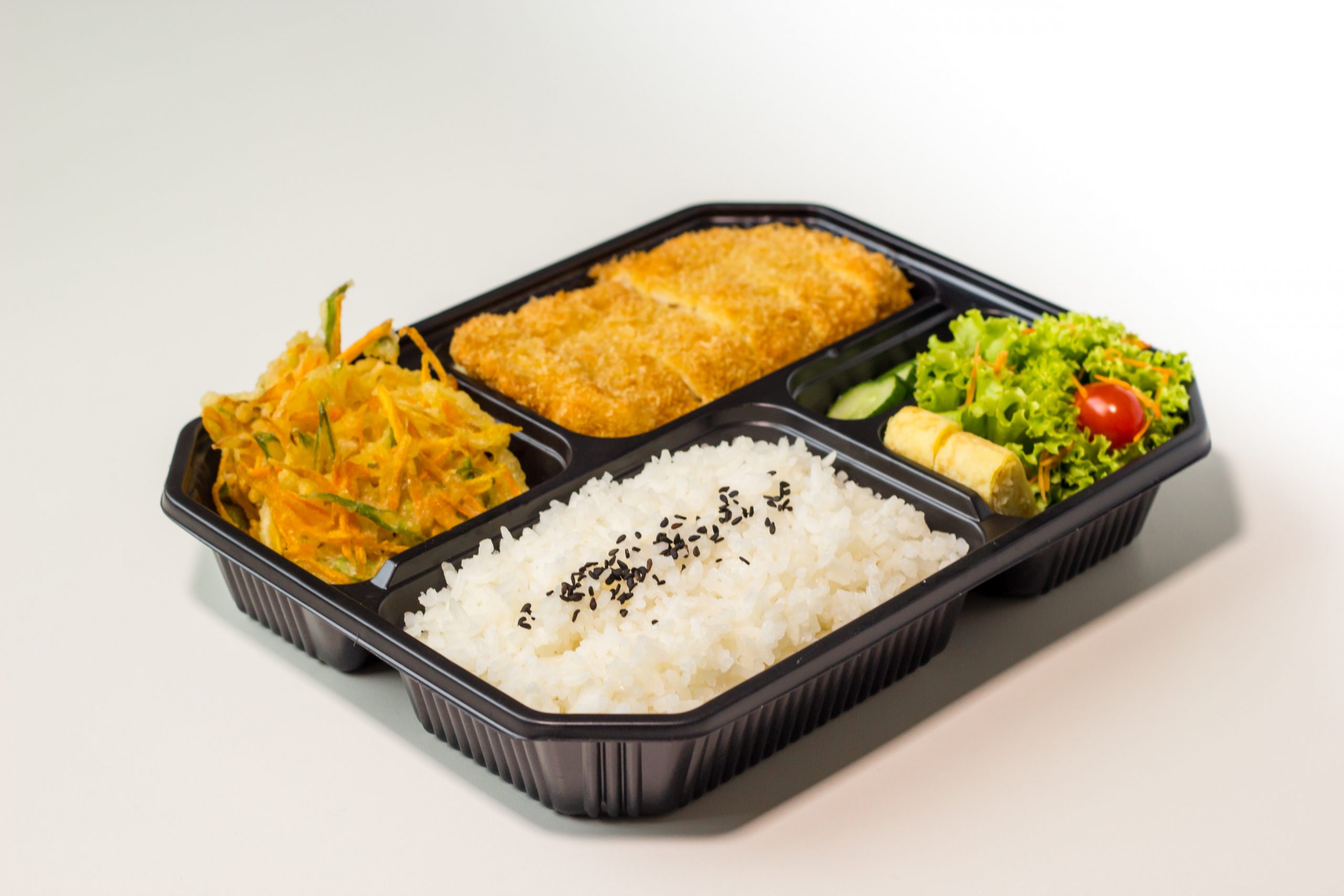 Jak segregować opakowania do cateringu?